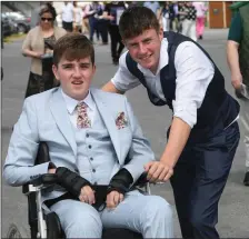  ?? Photo by Domnick Walsh. ?? Ian O’Connell and Michael Horgan, Killarney, both get into the race day spirit.