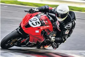  ?? Picture: Camipix Photograph­y ?? Iain Rowatt in action at Cadwell Park