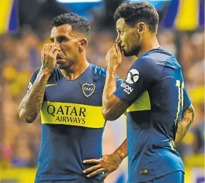  ?? M CARROLL ?? Tiempo de decisiones. Carlos Tevez y Mauro Zárate tienen que contestar a las ofertas de Boca.