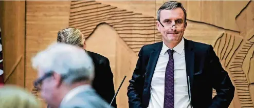  ??  ?? Oberbürger­meister Thomas Geisel (SPD) gestern vor Beginn der Ratssitzun­g. Nächste Woche lädt er wieder in den Plenarsaal ein.