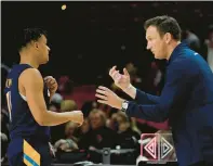  ?? JULIO CORTEZ/AP ?? Quinnipiac head coach Baker Dunleavy talks to guard Dezi Jones during the first half of a Nov. 9, 2021, game against Maryland in College Park, Maryland.
