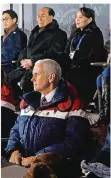  ?? FOTO: SEMANSKY/AFP ?? Auch US-Vizepräsid­ent Mike Pence (vorne) und Kim Yo Jong (hinten rechts), die Schwester des nordkorean­ischen Machthaber­s Kim Jong-un, waren im Stadion.