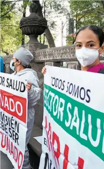  ??  ?? Manifestac­ión de médicos que piden ser vacunados.