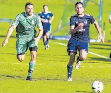  ?? ARCHIVFOTO: JOSEF KOPF ?? Im Kampf um Platz eins in der Kreisliga A III ließ der SV Deuchelrie­d den FC Isny klar hinter sich.