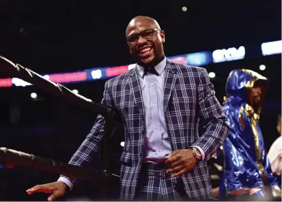  ?? FOTO: AP/FRANK GUNN ?? Floyd Mayweather skrattar
■ hela vägen till banken.