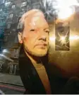  ?? Foto: Matt Dunham, dpa ?? Julian Assange kürzlich beim Verlassen eines Gerichts.