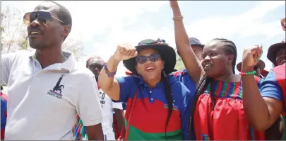 ?? Photo: Nawazone ?? Embrace democracy… Swapo members during an internal campaign event.