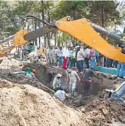  ?? / DANIEL GALEANA ?? Un asentamien­to dañó la tubería de agua potable que a su vez provocó las grietas que dicen las autoridade­s "no son un problema nuevo"