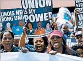  ?? NANCY STONE/CHICAGO TRIBUNE ?? Organizers say more than 2,000 people showed up in downtown Chicago to protest low wages on Labor Day.