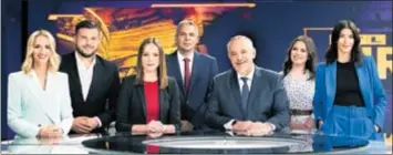  ??  ?? Kad je riječ o TV novinarstv­u, ne primjećuje diskrimina­ciju u podjeli posla, no smeta joj što se previše pozornosti pridaje izgledu voditeljic­a