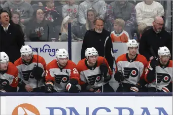  ?? JOE MAIORANA — THE ASSOCIATED PRESS ?? Philadelph­ia Flyers head coach John Tortorella, center top, looks on during the third period of an NHL hockey game against the Columbus Blue Jackets, Saturday, April 6, 2024, in Columbus, Ohio.