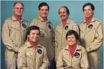  ??  ?? Les six premiers astronaute­s canadiens recrutés en 1983