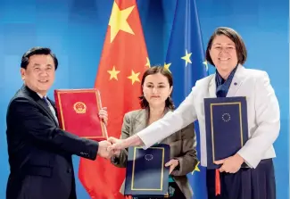  ??  ?? Le 21 mai 2019, la Chine et l’Union européenne signent le premier accord dans le domaine de l’aviation civile.