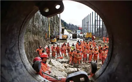  ?? (ALEXANDRA WEY/KEYSTONE) ?? L’UE souhaitera­it que la Suisse procède à environ dix fois moins de contrôles sur les chantiers qu’aujourd’hui.