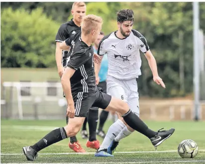  ?? RP-FOTO: AR/KÖHLEN ?? Talha Demir (am Ball) fehlt den Hildenern als Antreiber im Mittelfeld. Der 23-Jährige muss wegen seiner fünften gelben Karte aussetzen.