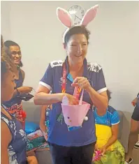  ??  ?? National netball coach Vicki Wilson celebrates Easter with the players at the Games Village