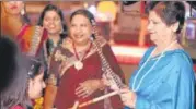  ??  ?? Mayor Sanyukta Bhatia tries her hand with dandiya