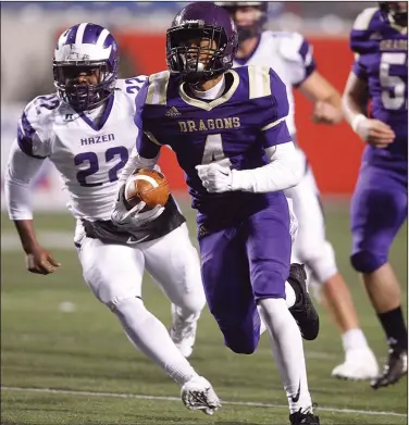  ?? Thomas Metthe/Arkansas Democrat-Gazette ?? In for six: Junction City running back Jakiron Cook (4) runs for a 58-yard touchdown run during the first quarter of the Class 2A state championsh­ip game Friday at War Memorial Stadium in Little Rock. Trailing 22-12 in the third quarter, Junction City scored the game's final 24 points to top Hazen 36-22 to win the 2A state title.