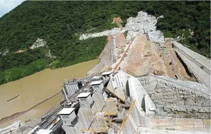  ?? JAIVER NIETO / ADN ?? La emergencia obligó a la evacuación de miles de habitantes de las riberas del río Cauca y causó cuantiosos daños.