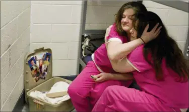  ?? DAVID GOLDMAN — THE ASSOCIATED PRESS ?? Inmate Crystal French, 38, left, is comforted by cellmate Krystle Sweat, 32, at the Campbell County Jail in Jacksboro, Tenn., after French was denied parole the previous day.