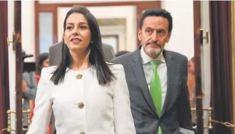  ?? // JAIME GARCÍA ?? Inés Arrimadas y Edmundo Bal en el Congreso de los Diputados