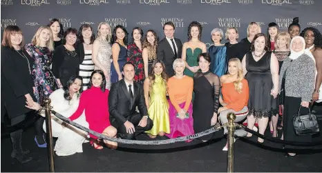  ??  ?? Helen Mirren and the L’Oreal Paris Canadian Women of Worth Honourees and presenters