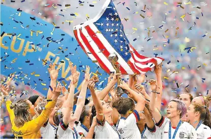  ?? AP ?? Las jugadoras de Estados Unidos celebran su conquista del Mundial.