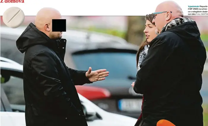  ?? Foto: MAFRA ?? Vyjednáván­í Reportéři MF DNES na schůzce s nelegálním dealerem léků