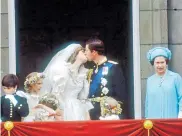  ??  ?? Matrimonio entre el príncipe Carlos y Diana Spencer.