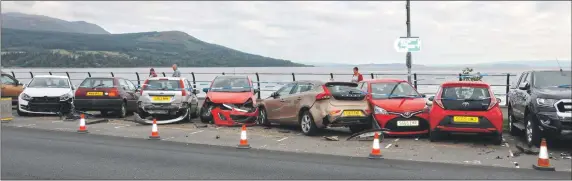  ?? 01_B36crash02 ?? The damaged cars attracted considerab­le attention throughout the day.