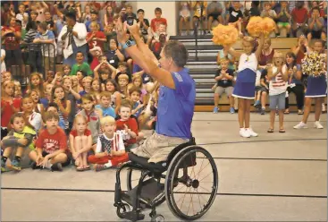  ??  ?? Kristina Wilder / Rome News-Tribune Paralympic athlete Krige Schabort greets the crowd at Johnson Elementary School on Wednesday.