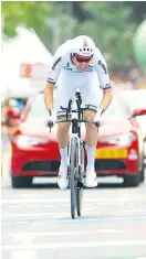  ?? Foto: AP / Oded Balilty ?? Tom Dumoulin zeigte beim Giro den Weltmeiste­r im Zeitfahren.