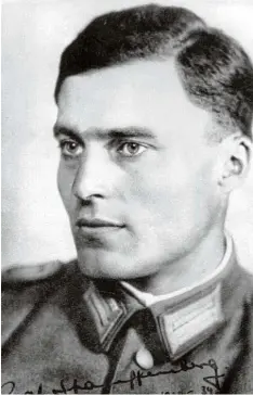  ?? Foto: dpa ?? Claus Schenk Graf von Stauffenbe­rg wäre diese Woche 110 Jahre alt geworden. Nach seinem gescheiter­ten Attentat auf Adolf Hitler wurde seine Familie in Sippenhaft ge nommen.