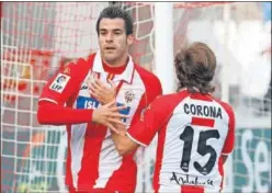  ??  ?? Negredo, junto a Corona, durante su etapa como jugador del Almería.