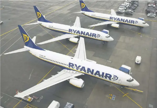  ??  ?? « La révolution déclenchée par Ryanair avec ses billets à bas prix a transformé l’Europe à tout jamais. » “Ryanair’s low fares revolution changed Europe forever.” © RYANAIR