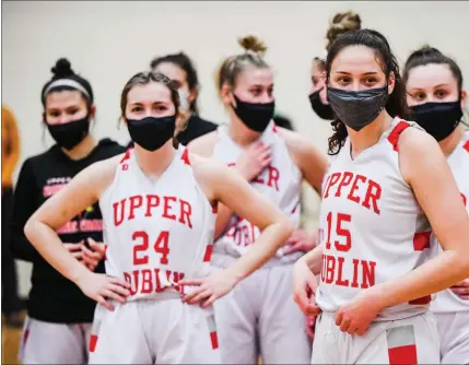  ?? JAMES BEAVER/FOR MEDIANEWS GROUP ?? Upper Dublin’s Jess Polin (15) and Sarah Eskew (24) await tip-off while donning face masks during the Covid 19pandemic.