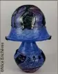  ??  ?? Jean-Claude Novaro () - Exceptionn­elle lampe Champignon en verre soufflé à chaud – Hauteur :  cm Estimation : - €