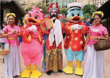  ??  ?? (left) Captain Quack and Lady Quack together with the God of Prosperity and Sunway Lagoon staff, all decked in their Chinese New Year finery, will be welcoming visitors to the theme park this Lunar New Year with plenty of freebies and good wishes;...