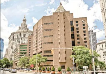  ?? DAVID DEE DELGADO/GETTY IMAGES/AFP ?? The Metropolit­an Correction­al Facility, where Jeffrey Epstein was found dead in his jail cell, is seen on Saturday in New York City.