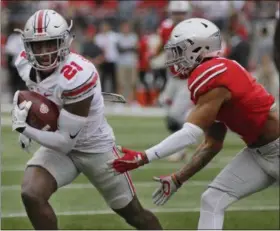  ?? ASSOCIATED PRESS FILE ?? Ohio State wide receiver Parris Campbell, left, tries to elude linebacker Chris Worley during the Buckeyes’ spring football game.