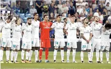  ??  ?? Respeto. Minuto de silencio en el Bernabéu por las víctimas del terremoto de México.