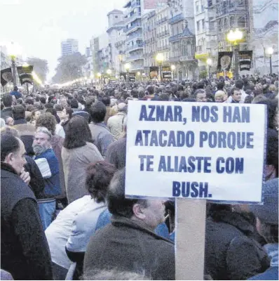  ?? Joan Puig ?? Manifestac­ión contra el terrorismo en la Rambla Nova de Tarragona por los atentados del 11M..