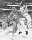  ??  ?? Raptors guard DeMar DeRozan drives past Bulls guard Jerian Grant on Thursday.