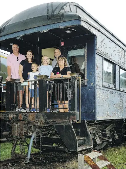  ?? LARRY WONG ?? Family of Northern Alberta Railways superinten­dent Johnny Deakin’s presented the Alberta Railway Museum with a series of images and journals dating to Deakin’s time with the railroad from the 1920s to the ’50s. From left are Matt Coppin, Allie Coppin,...