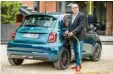  ??  ?? Am Schnelllad­er ist der Fiat 500 in nur 35 Minuten wieder voll.