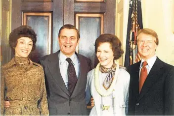  ?? PETER BREGG AP ?? Second lady Joan Mondale, Vice President Walter Mondale, first lady Rosalynn Carter and President Jimmy Carter pose in the White House after their inaugurati­on in 1977. Mondale and Carter worked closely together.