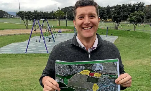  ?? PHOTO: KRIS DANDO ?? Ascot Park Neighbours Associatio­n chairman Gareth Foster with the park’s upgrade plans.