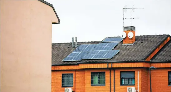 ?? JESÚS G. FERIA ?? La instalació­n fotovoltai­ca para una vivienda unifamilia­r ronda los 7.000 euros, aunque las ayudas pueden cubrir hasta la mitad del coste