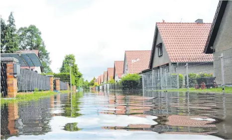  ?? FOTO: GEORG-STEFAN RUSSEW/DPA ?? Überflutun­gen nach Stark- und Dauerregen sind in Deutschlan­d längst keine Seltenheit mehr.