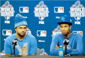  ??  ?? El boricua Christian Colón -a la izquierda-le sirvió de traductor a Yordano Ventura durante la Serie Mundial del 2015.